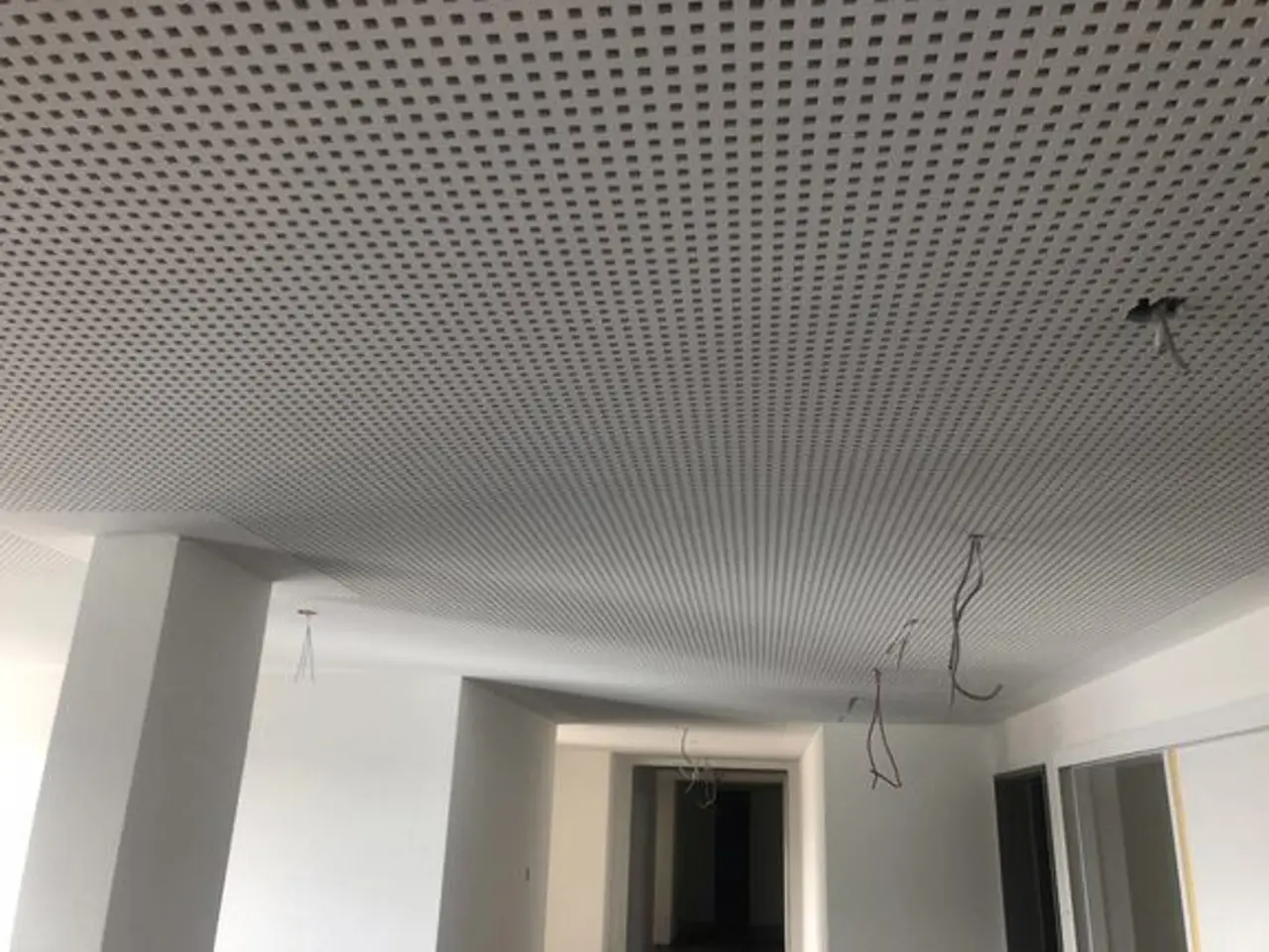 Akustikbeschichtung und Akustikdecken in Südbaden, echtes Projektfoto von Malerfachbetrieb Zimmermann